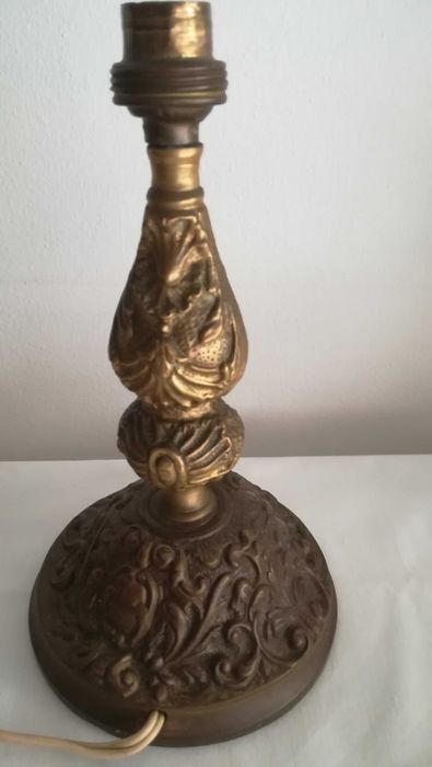 Candeeiros eléctricos e a petróleo