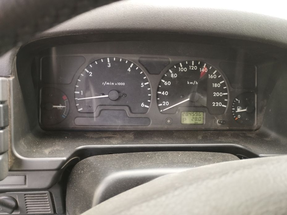Продам авто ленд ровер дискавері 2