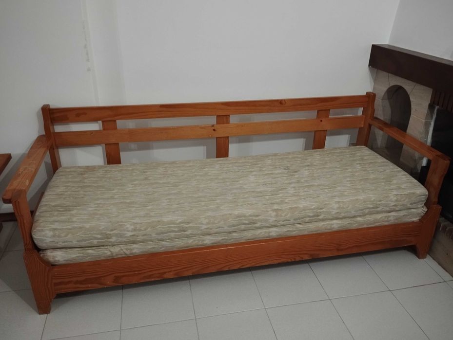 Sofá Cama em Madeira Maciça