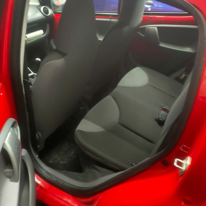 Vendo peugeot 107 1000 a gasolina do ano 2010 com 108.000 km