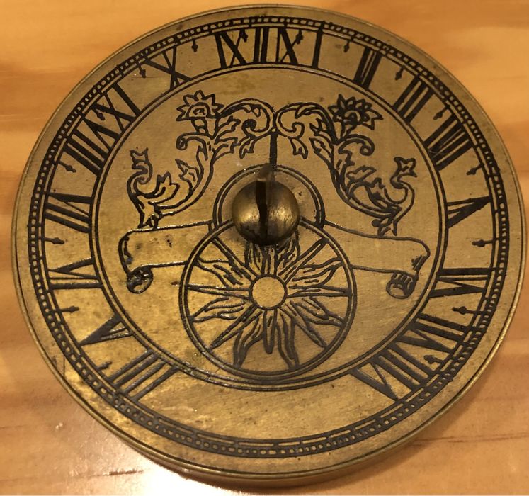 Relógio de sol em bronze