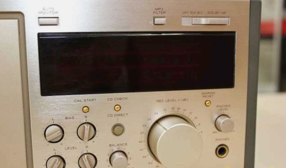 Касетна дека TEAC V-7000