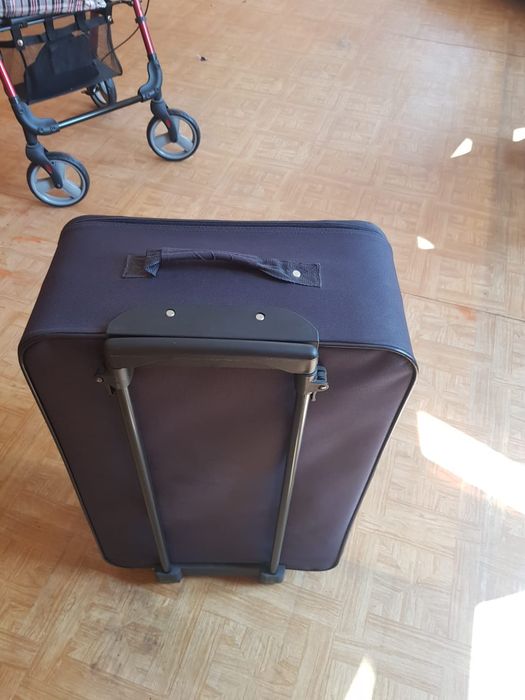 Walizka podróżna używana duża.