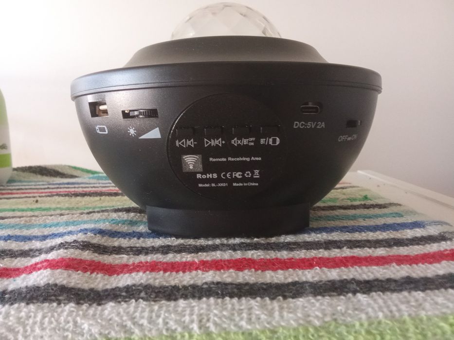 Coluna com projetor de luz