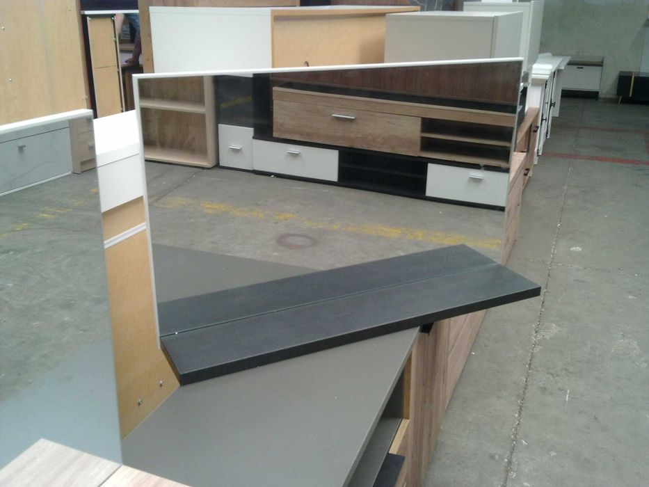 Lustro wiszące z półką (95x59x18) Nowe