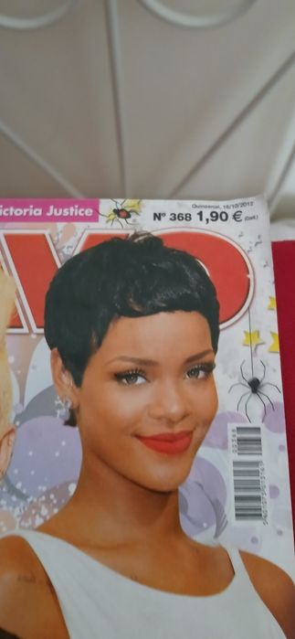 Capa Bravo + artigo Miley e Rihanna