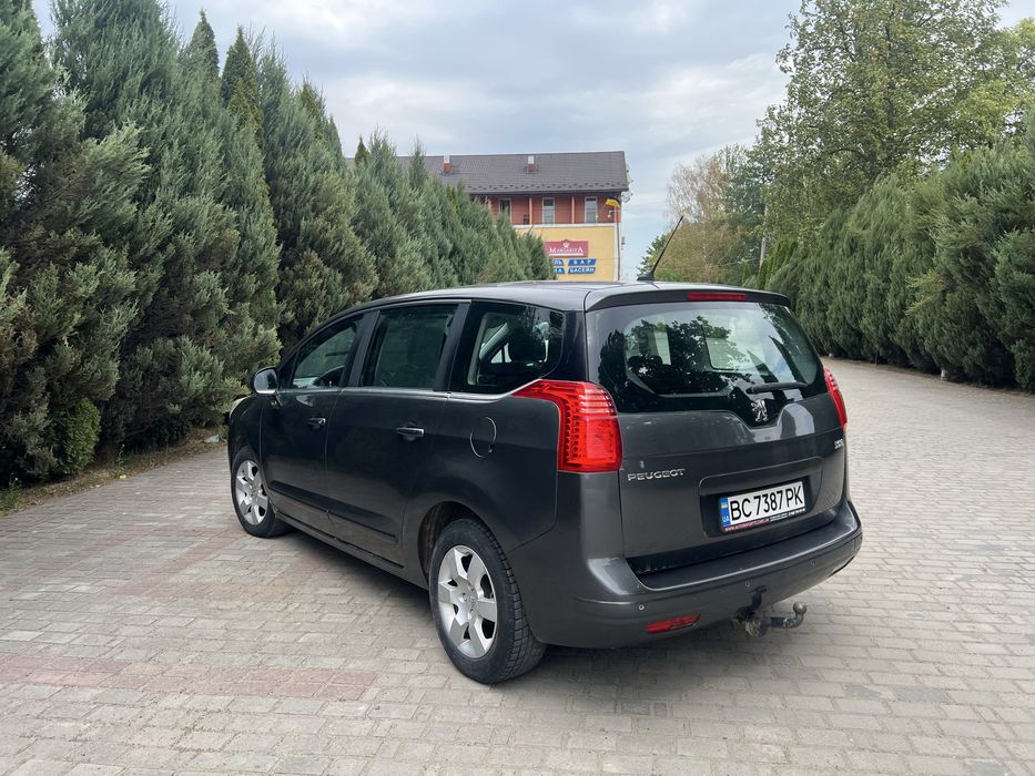 Peugeot 5008, 2011 рік