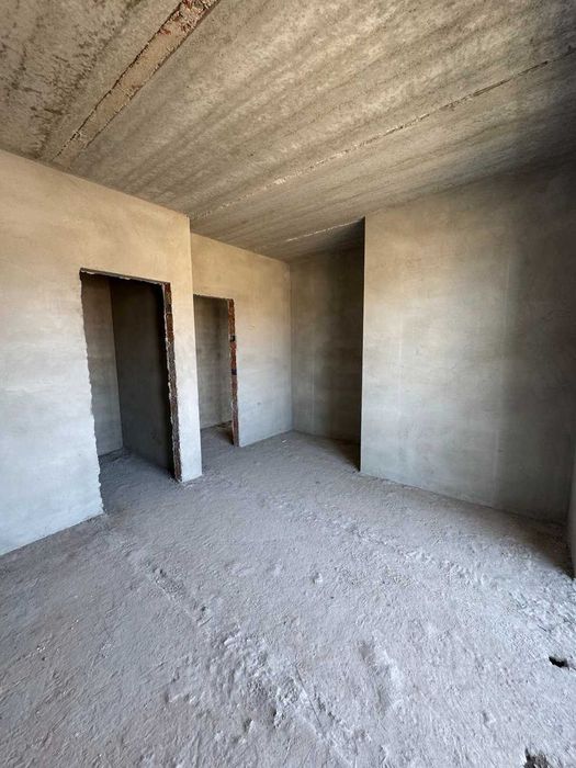 Продається Дуплекс готовий до ремонту з гаражем та бічною ділянкою