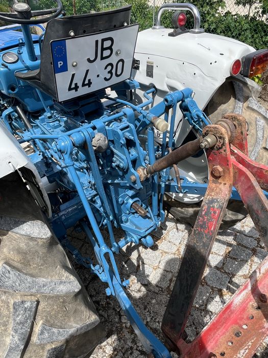 Tractor Ford 1710, traçao as 4 rodas, direçao assitida com arado