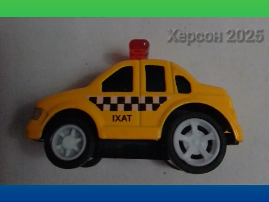 Такси игрушка небольшая