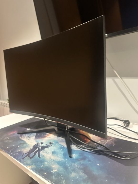 Monitor Curvo Gaming AOC 31.5" 240Hz 0.5ms (Como Novo / Impecável) C32G2ZE/BK