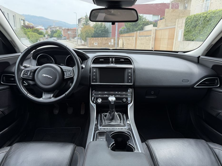 Jaguar XE 2.0 2018 Poucos Km Manual