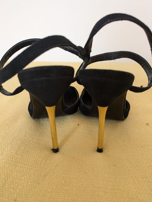 Czarne zamszowe szpilki. Złoty obcas 10 cm. Zara 39