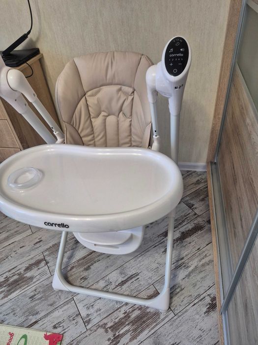 Заколисуючий центр+стілець для годування Carrello Triumph