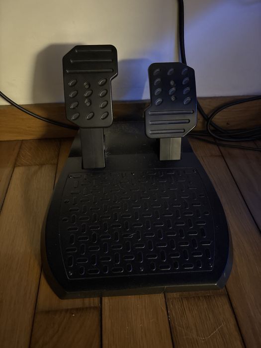 Volante com force feedback T150