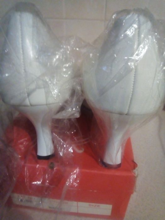 150грн.Новые.24см.Свадебные туфли.Белые туфли.38р.Білі жіночі мешти.