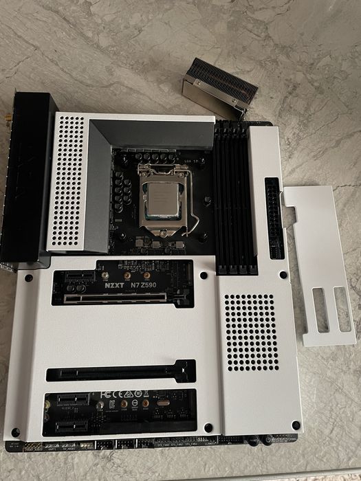 NZXT Z590 + i7 11700kf