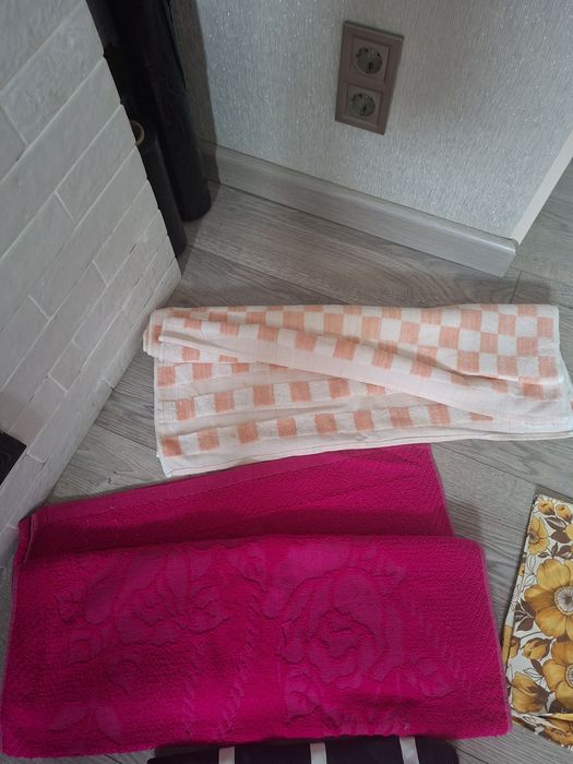 Постельное,наволочки новое,полотенца, подушечки.