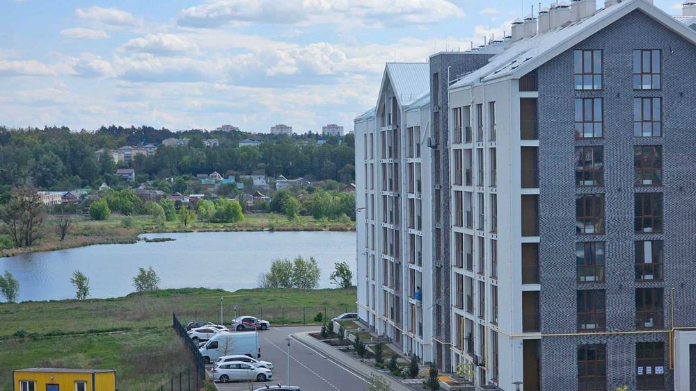 2 к. квартира 85 кв.м. під чистову, розводки, газ. Поряд озеро.