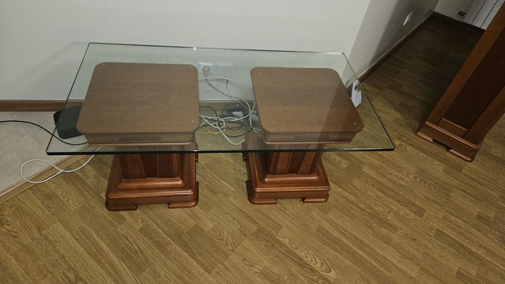 Mesinha de vidro com 2 colunas em cerejeira 120x65