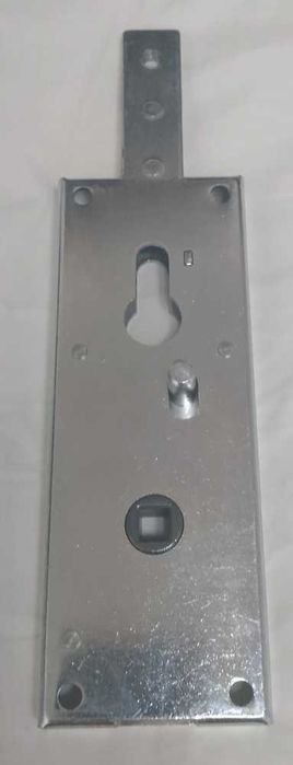 Prefer Fechadura basculante para garagem