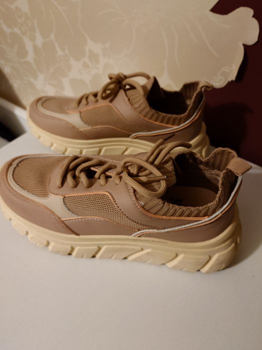 Buty sportowe beżowe rozmiar 38 nowe