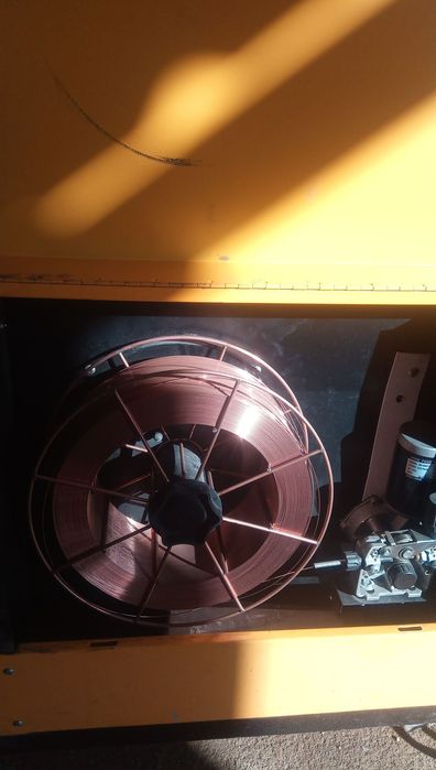 Semiautomática como nova o rolo de fio ainda é o mesmo da compra quase não foi usada