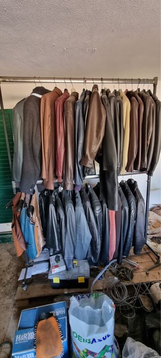 Lote de vestuário em pele