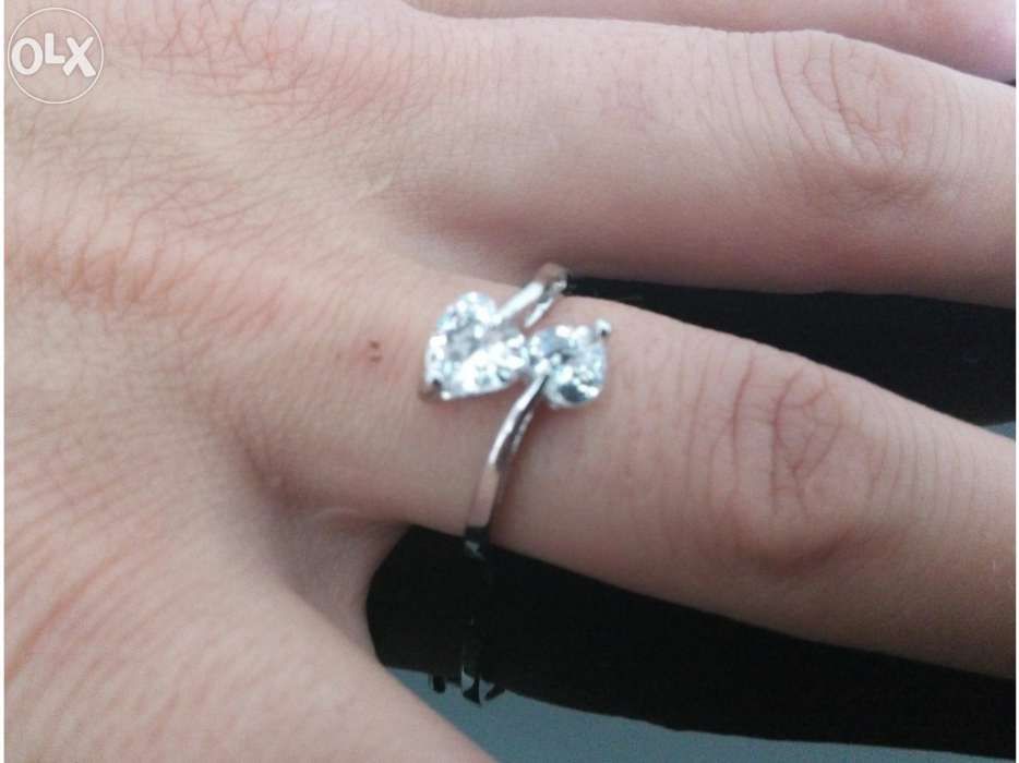 Anél Solitário em Ouro Branco Laminado - corações