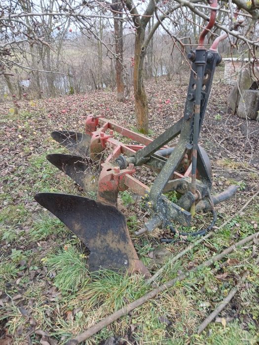 Продам плуг трьохкорпусний