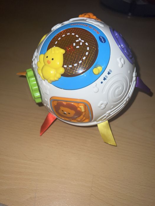 Bola giratória vtech emite luzes e sons novo