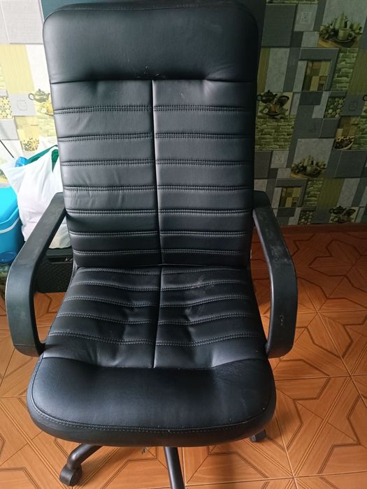 стул классный офисный