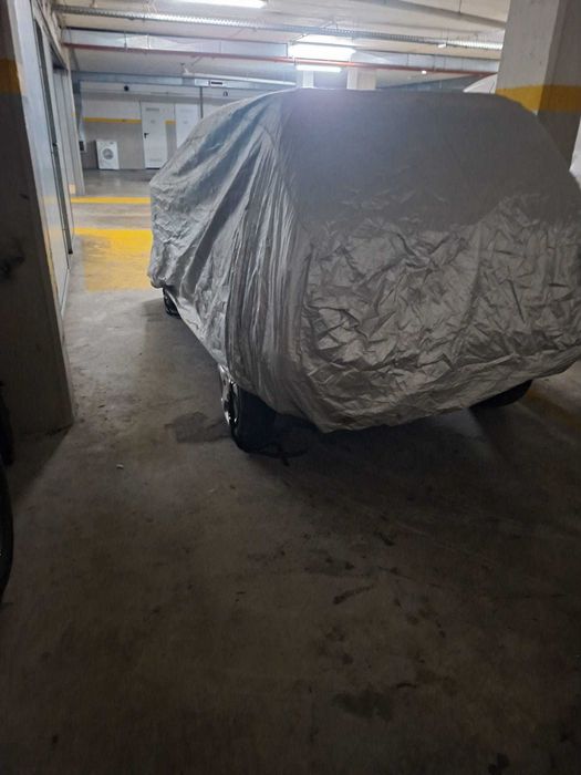 Lugar de garagem espaçoso em Gaia