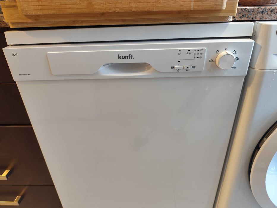 Máquina de lavar loiça - como nova - estado 9 em 10!