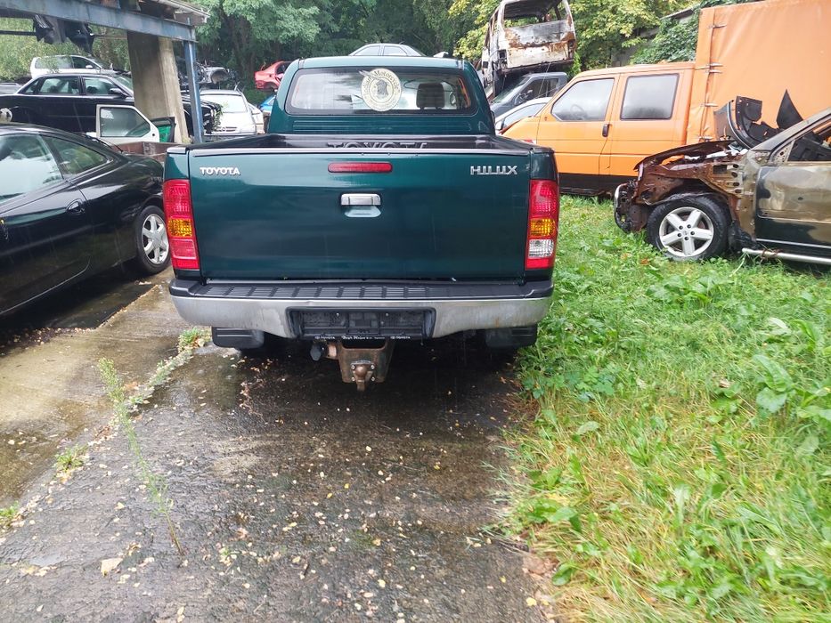 Toyota hilux 2,5 paka tył idealna części