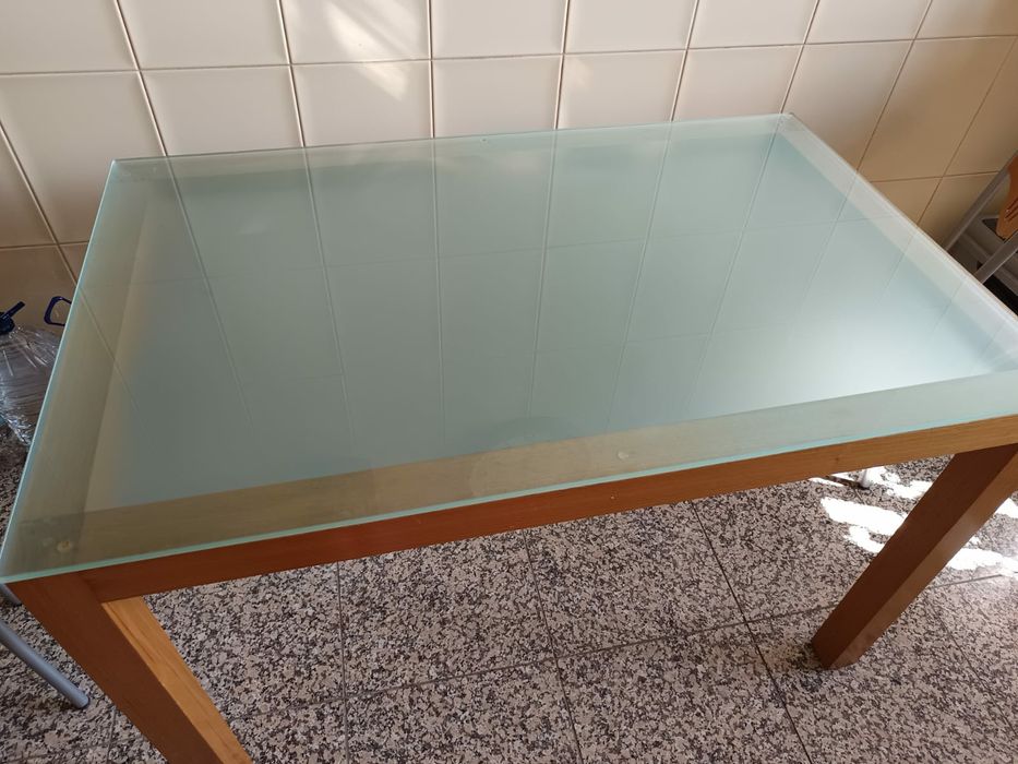 Mesa de cozinha em madeira