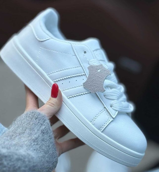 Женские белые кроссовки кеды