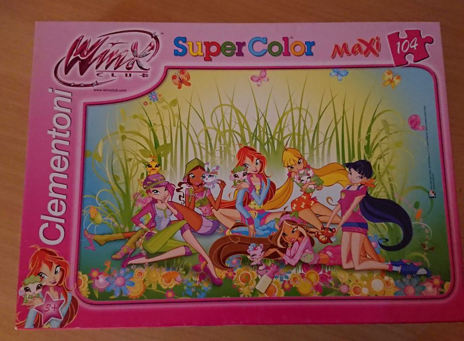 Puzzle Winx Club Clementoni 104 peças usado como novo