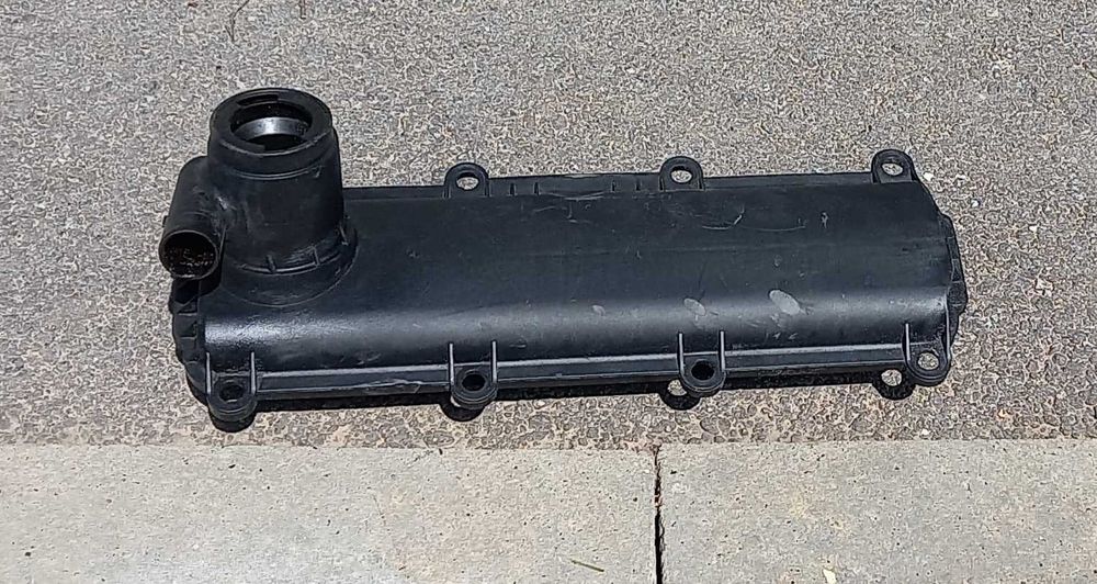 Клапанна кришка на Фольцвагег кадік 1,6 бенз б/в