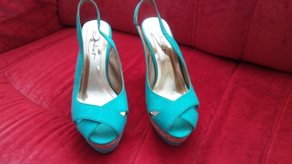 Buty na koturnie roz.37