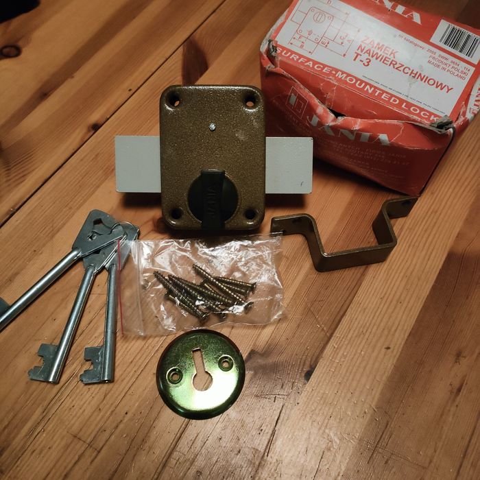 Zamek do drzwi nawierzchniowy T-3