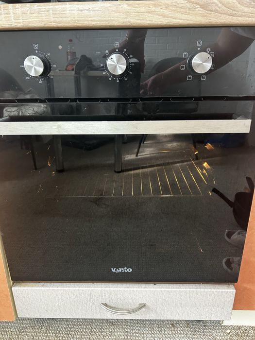 Продаю електричну духовку