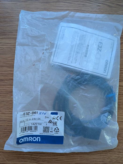 Omron E3Z-D61 Sensor