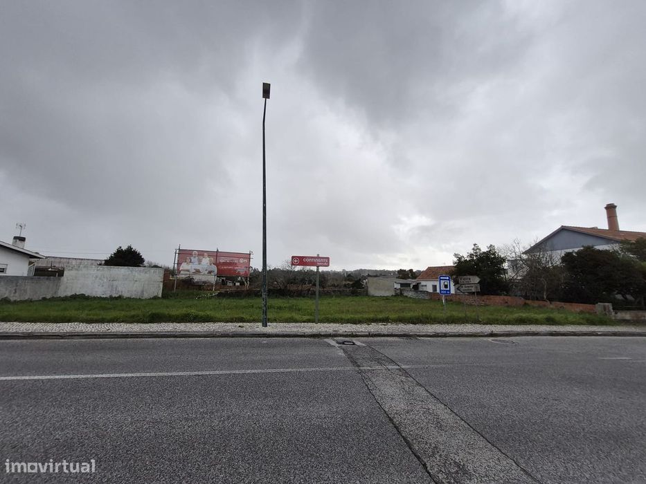 Terreno urbano, de 1750m², a 1 minuto do centro da Marinha Grande.