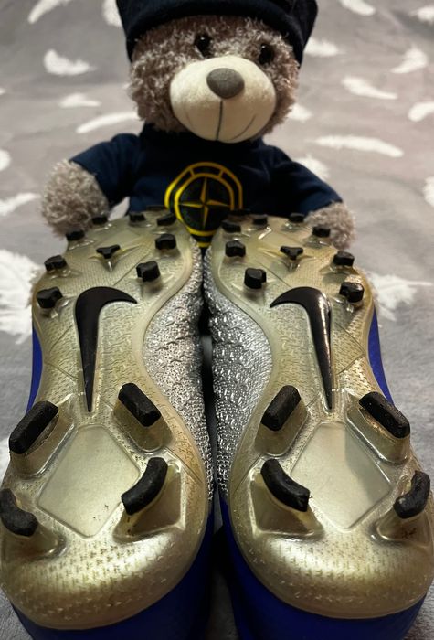 Футбольні бутси Nike Phantom Academy.