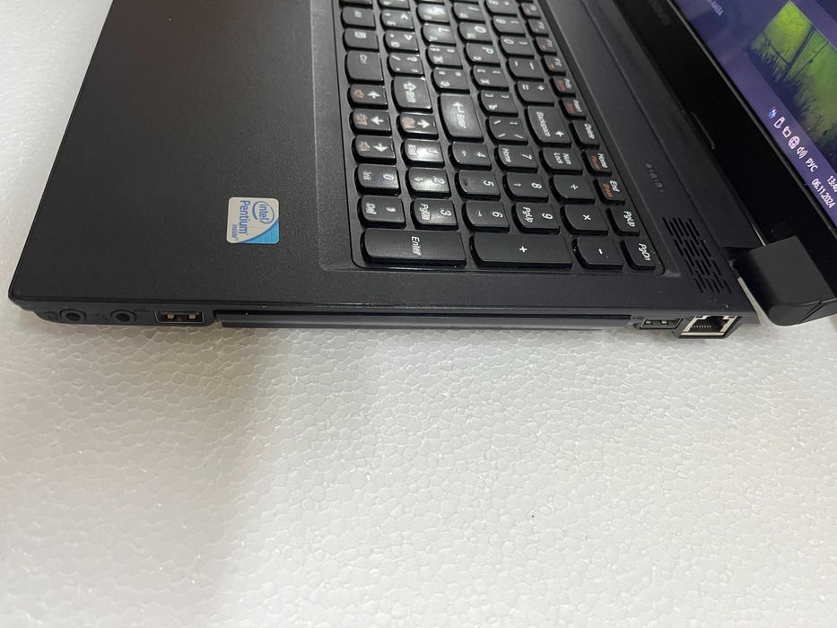 Lenovo     B570e