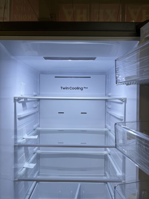 Холодильник Samsung, rb38c600cs9