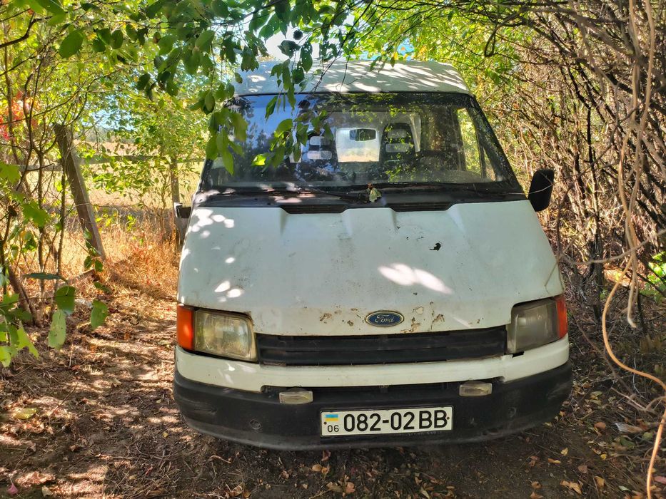 автомобіль Ford Transit
