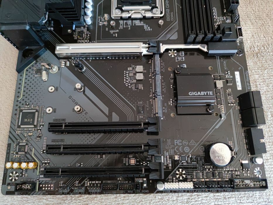 Rezerwacja do 22.08 Płyta główna Gigabyte B850 Gaming WIFI 6 jak nowa