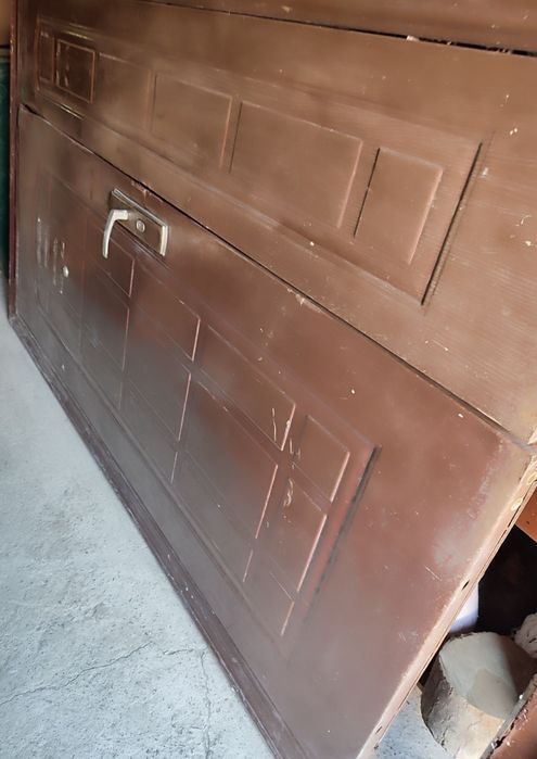 Продам двері металеві 130*210 см
800 грн.